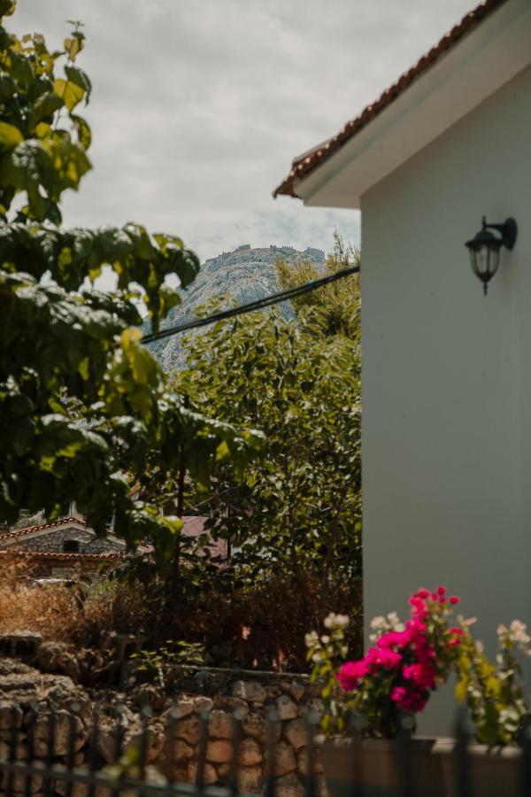 Yard Rooms Corinth Exterior foto
