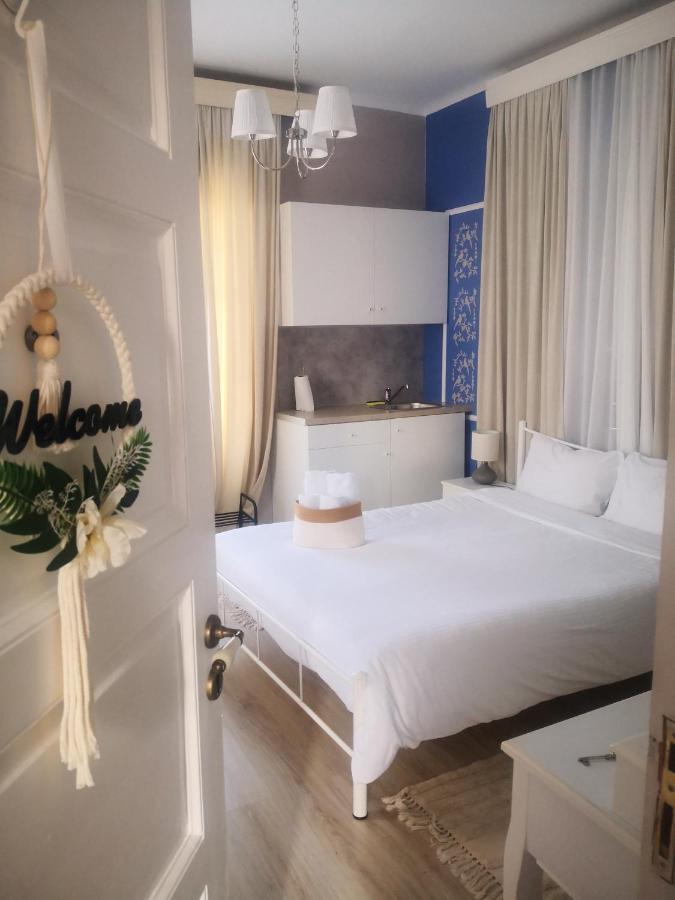 Yard Rooms Corinth Exterior foto